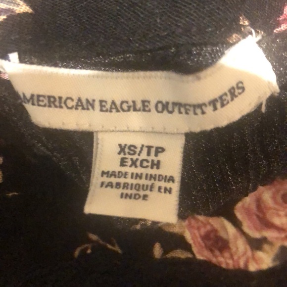 XS AE floral pattern top WITH CUTE COLLAR - Picture 4 of 6